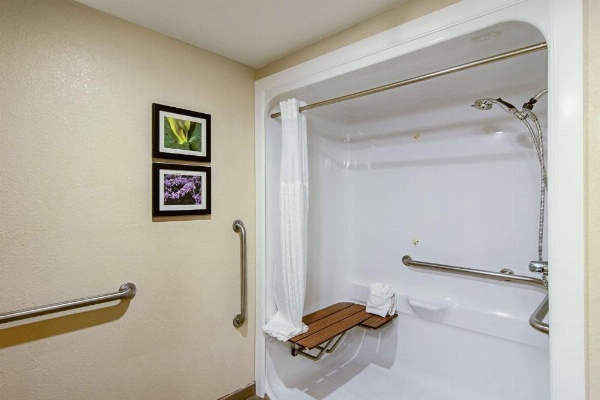 Comfort Suites Airport Alcoa image 8